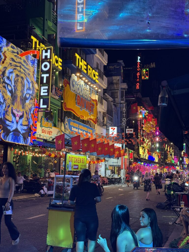 NIGHT LIFE HO CHI MINH CITY